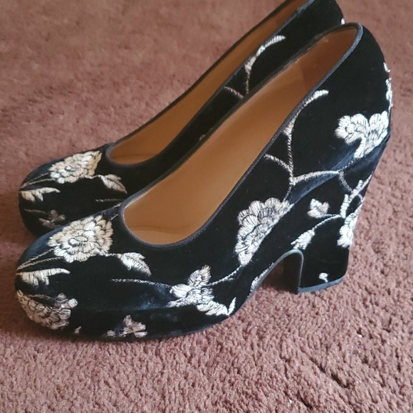 Vintage Dolce & Gabbana Platforms - Picture 4 of 4